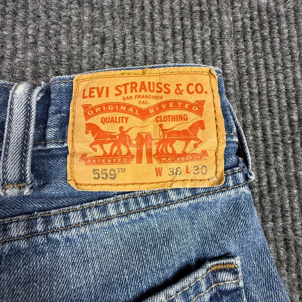 Levis 559 Relaxed Straight Leg Jeans Mens 38x30 Light Wash Blue Denim 00559-0377
